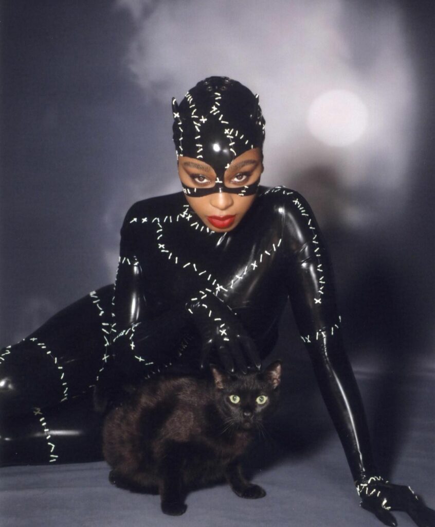 Normani vestita da Catwoman per Halloween.