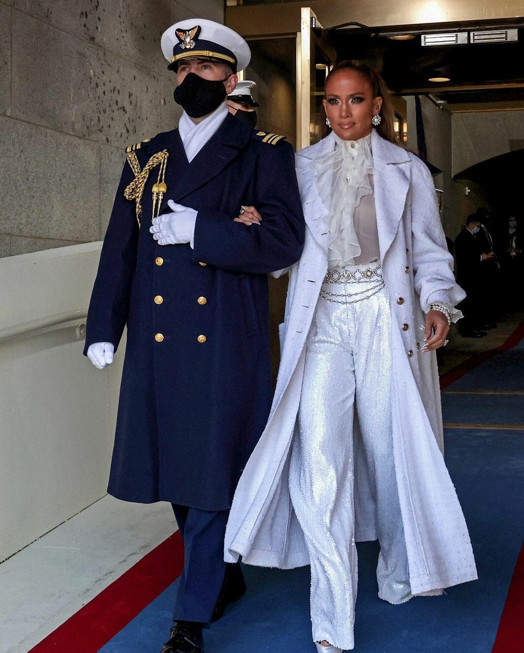 Jennifer Lopez in Chanel alla cerimonia di insediamento di Joe Biden.