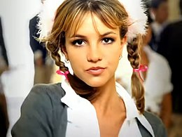 Britney Spears e la canzone '...Baby Pne More Time'.
