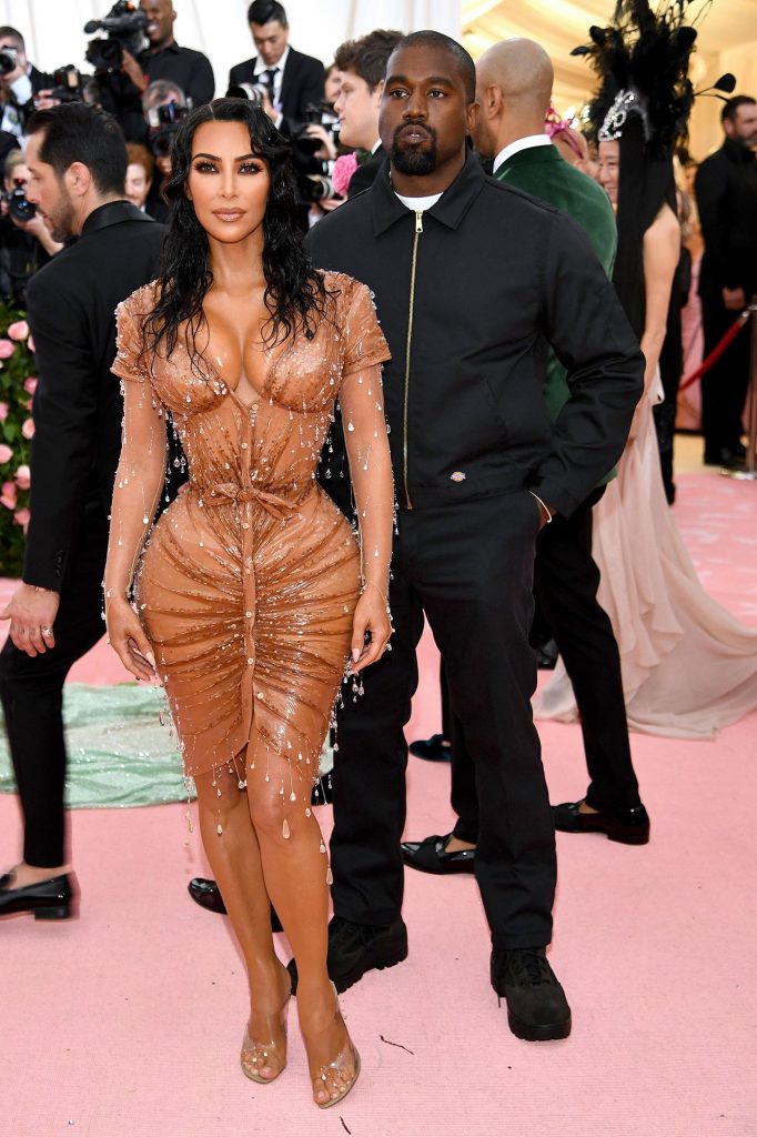 Kim Kardahian in Thierry Mugler insieme a Kanye West al Met Gala del 2019.
