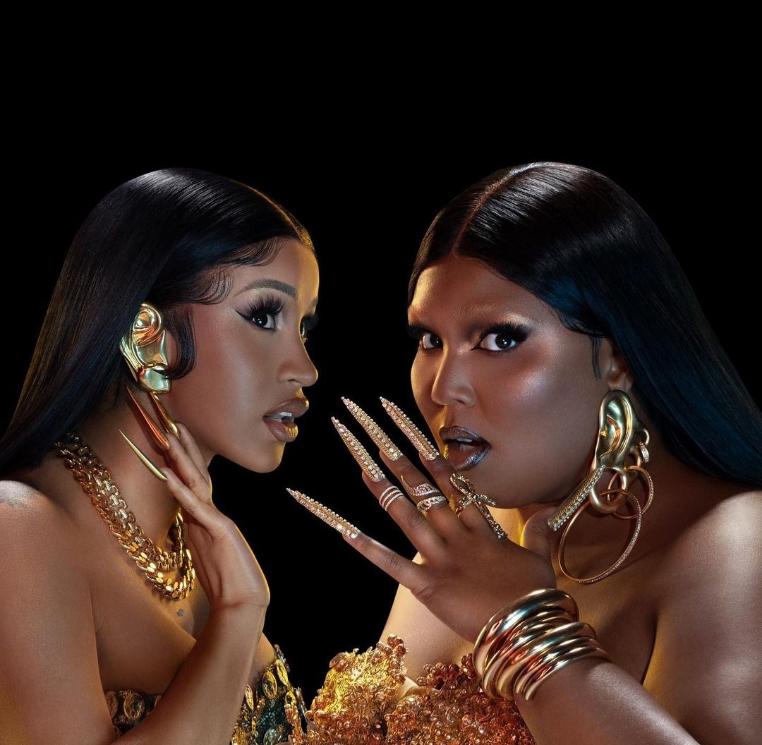 Lizzo e Cardi B in Schiaparelli Couture nel video musicale del singolo 'Rumors'.