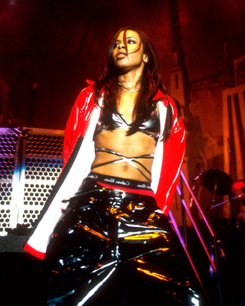 Aaliyah e la moda dei pantaloni in vinile.