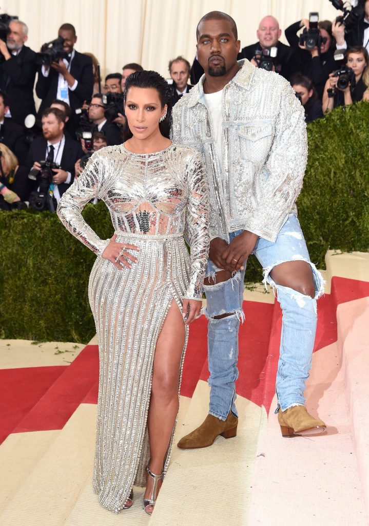 Kim Kardashian e Kanye West in Balmain al Met Gala del 2016.