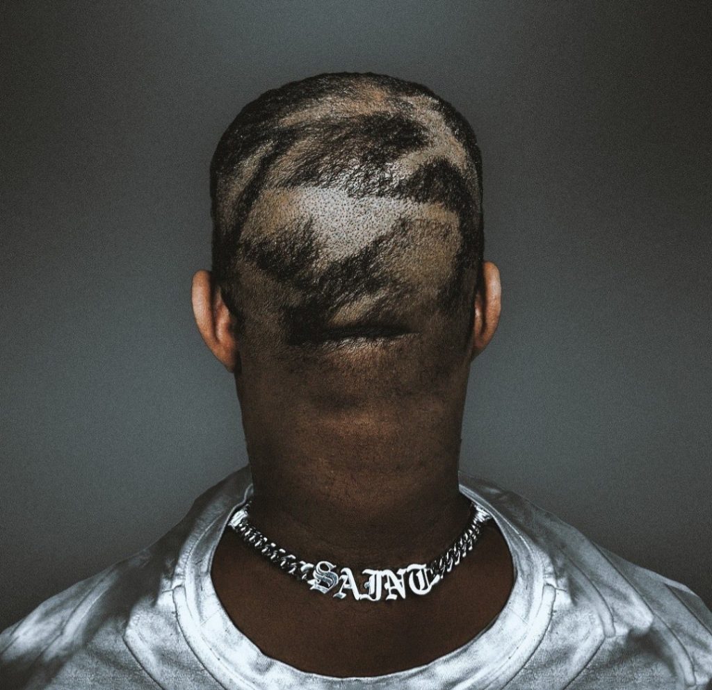Kanye West sfoggia un nuovo  taglio di capelli e cambia il suo nome in Ye.