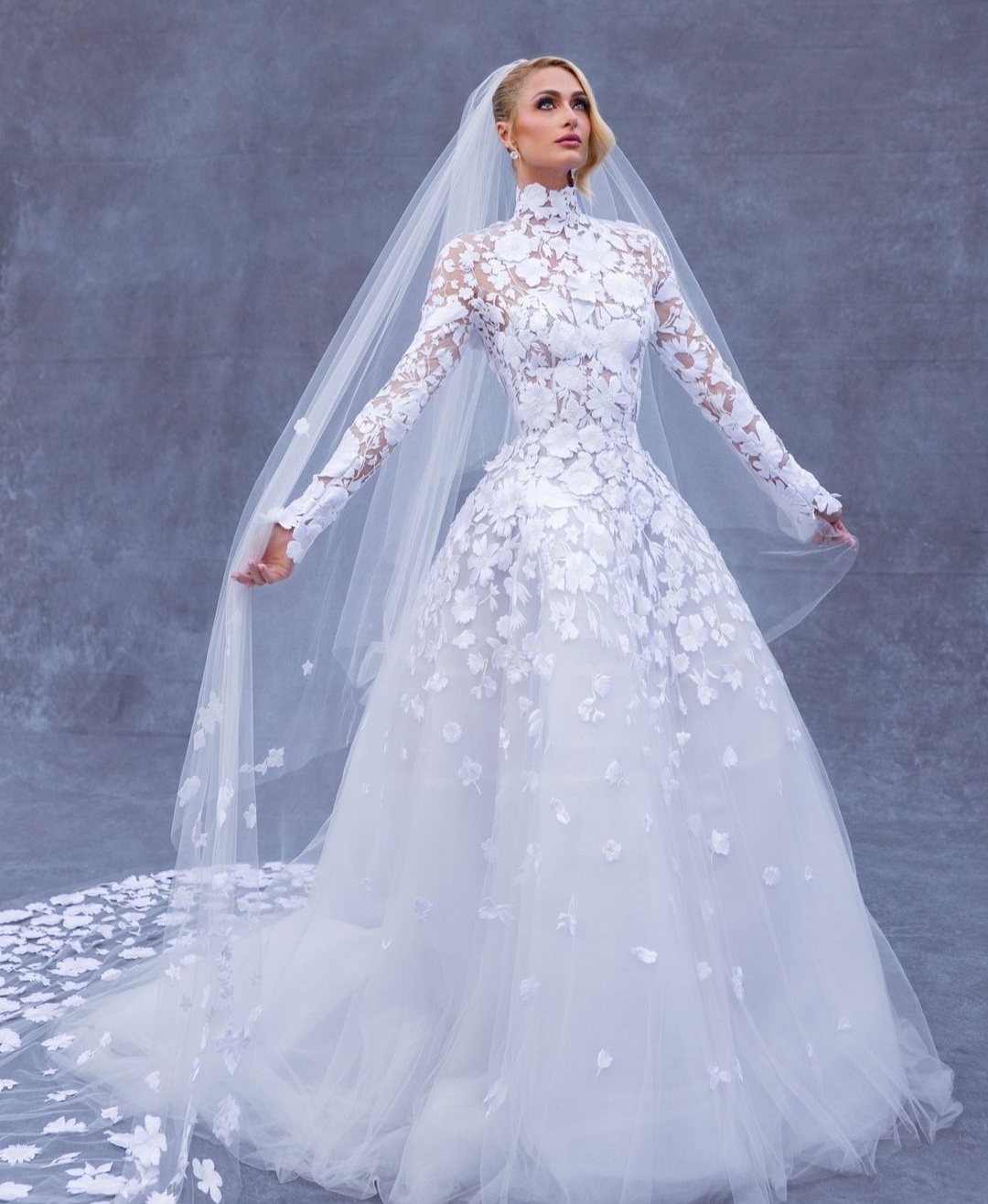 L'abito da sposa di Paris Hilton realizzato da otto sarte del team di Oscar de la Renta.