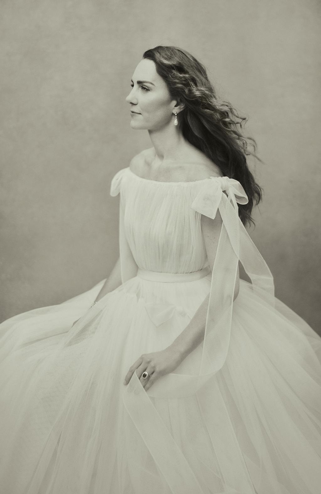 Kate Middleton e la foto ufficiale dei suoi 40 anni realizzata da Paolo Roversi.