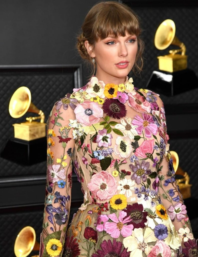 Taylor Swift in Oscar de la Renta ai Grammy Awards 2021.