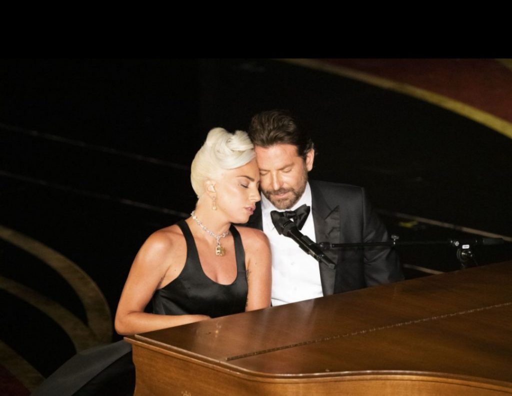 Oscar 2019: Lady Gaga e Bradley Cooper cantano 'Shallow'.