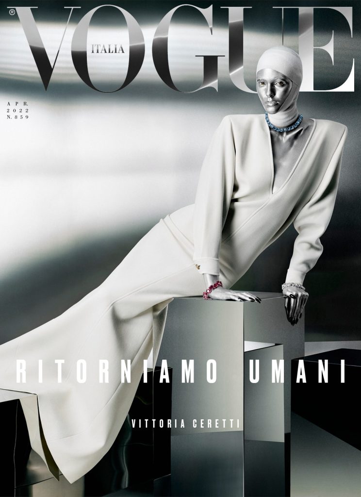 Vogue Italia: Rafael Pavarotti fotografa Vittoria Ceretti, la protagonista della copertina di aprile 2022 della rivista di moda.