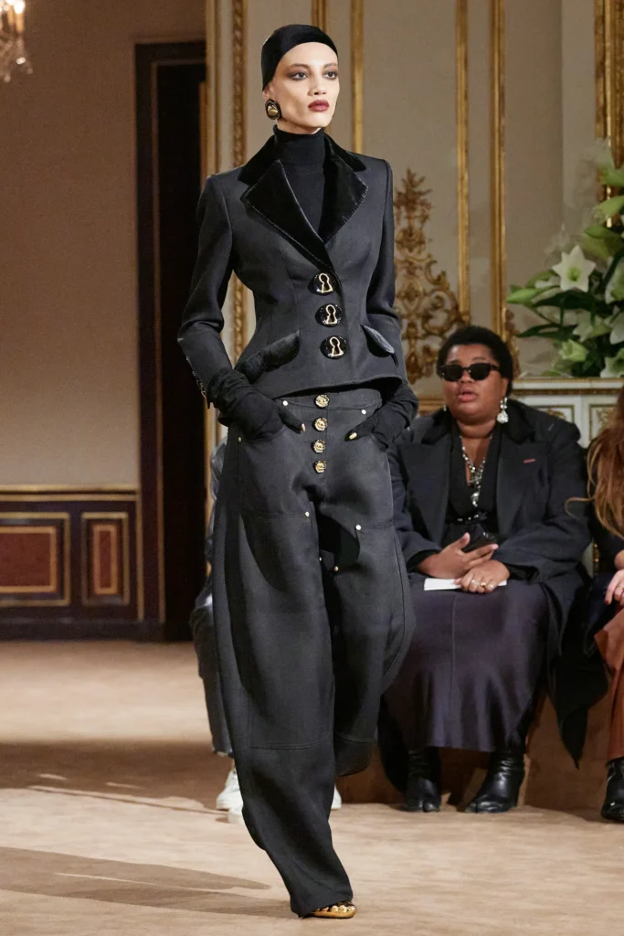 Paris Fashion Week 2023: dal pret-à-porter di Schiaparelli al ricordo di Vivienne Westwood.
