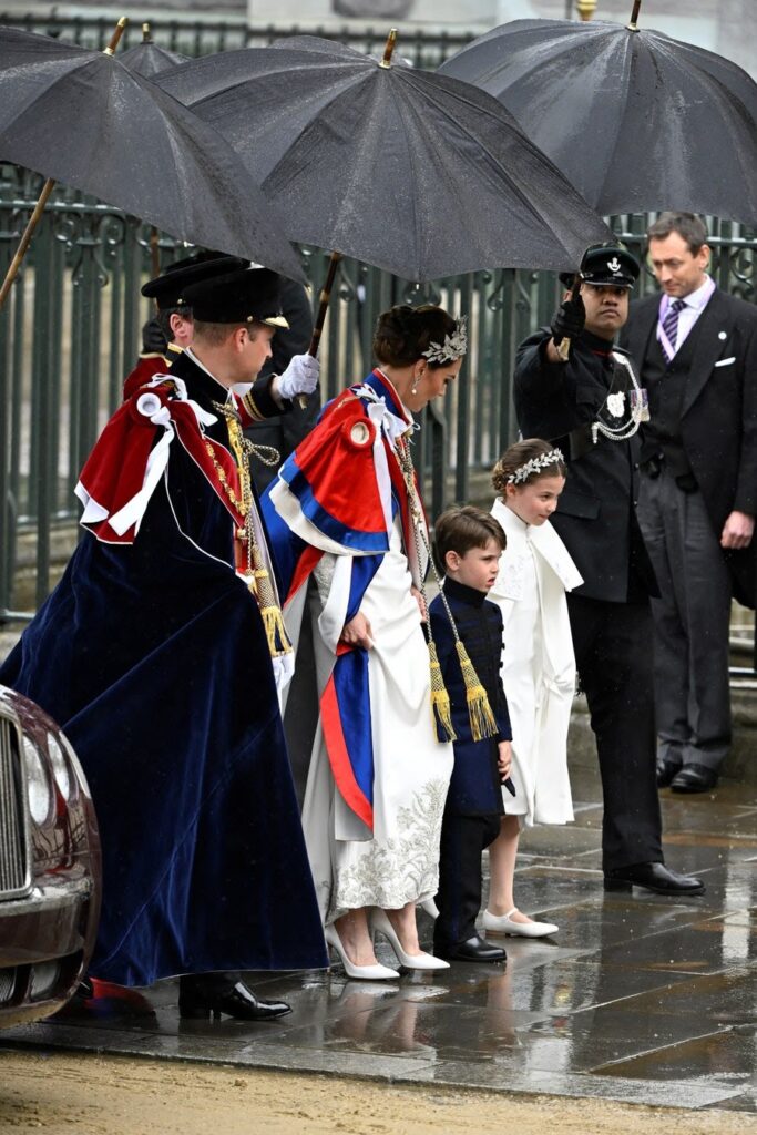 I look di William e Kate e dei figli Louis e Charlotte alla cerimonio d'incoronazione di Carlo III.